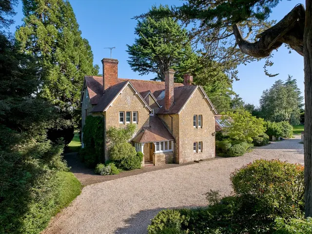 Finstock, Chipping Norton, OX7, photo 1