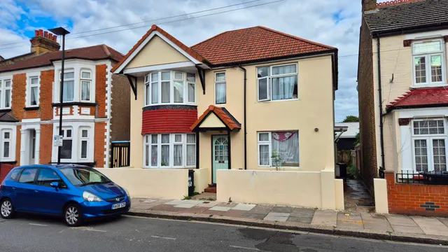 Standard Road, Hounslow, TW4, photo 1