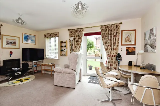 Queens Drive, Nantwich, CW5, photo 2