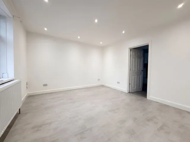 Wescott Way, Uxbridge, UB8, photo 2