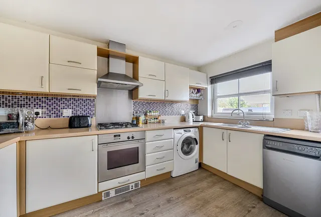 Photo 2 — Mead Place, Surrey, Smallfield, RH6 9GZ