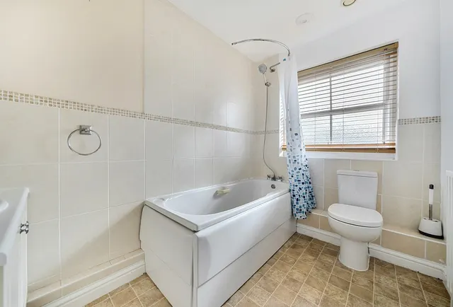 Photo 3 — Mead Place, Surrey, Smallfield, RH6 9GZ