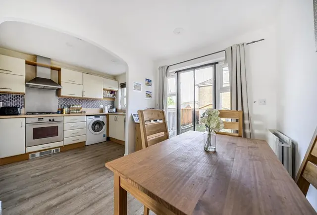 Mead Place, Smallfield, RH6, photo 1