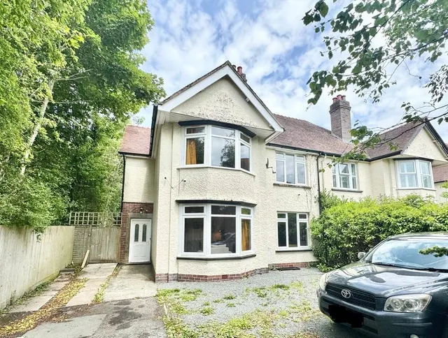 Broadway, Llandrindod Wells, Powys, LD1 5HT, photo 1