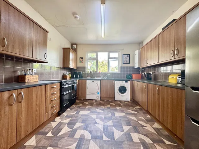 Photo 3 — Broadway, Llandrindod Wells, Powys, LD1 5HT