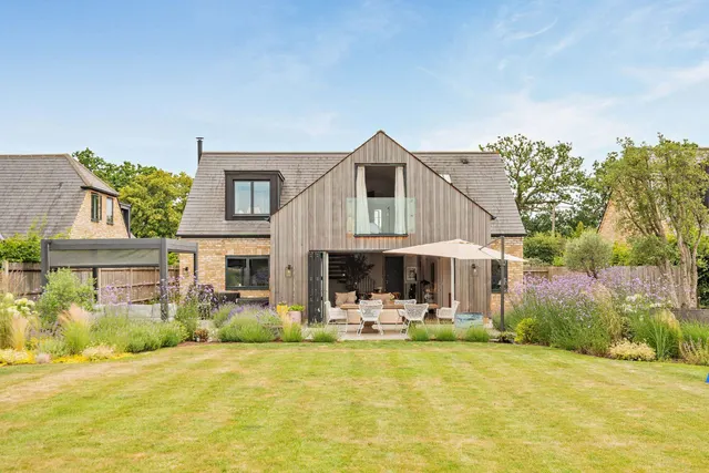 Bracknell Road, Bracknell, Berkshire, RG42 6LD, photo 1