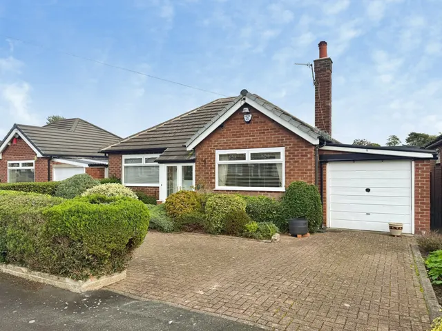 Midway, Cheadle, photo 1