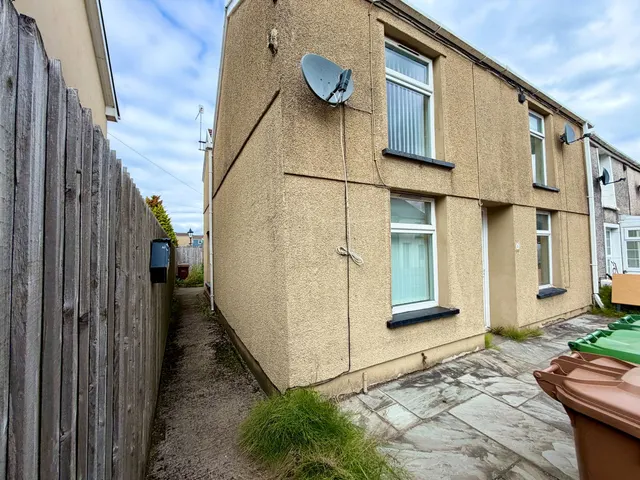 High Street, Nelson, CF46, photo 1