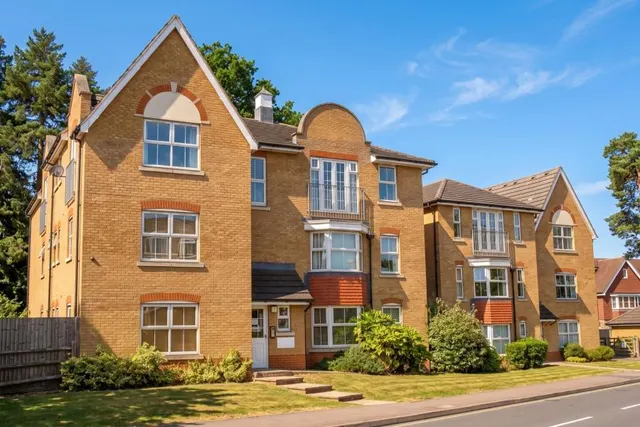 Pembroke Court, Woking, GU22, photo 1