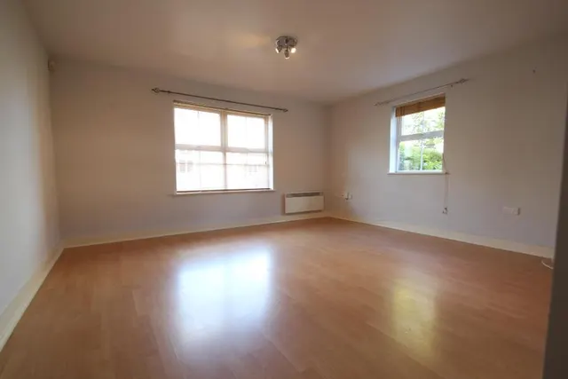 Pembroke Court, Woking, GU22, photo 3