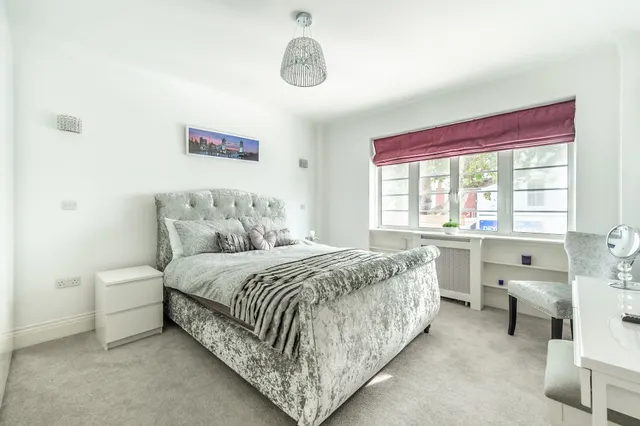 Photo 3 — 38 Redcliffe Close, 274 Old Brompton Road, London