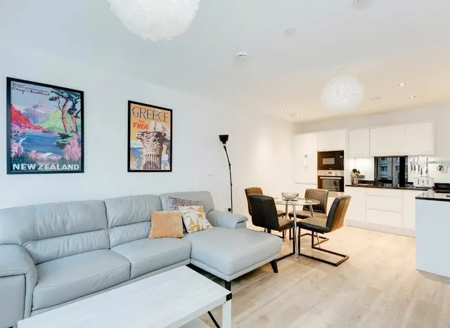 Lakeside Drive, Park Royal, NW10, photo 2