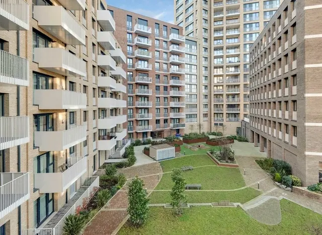 Lakeside Drive, Park Royal, NW10, photo 1