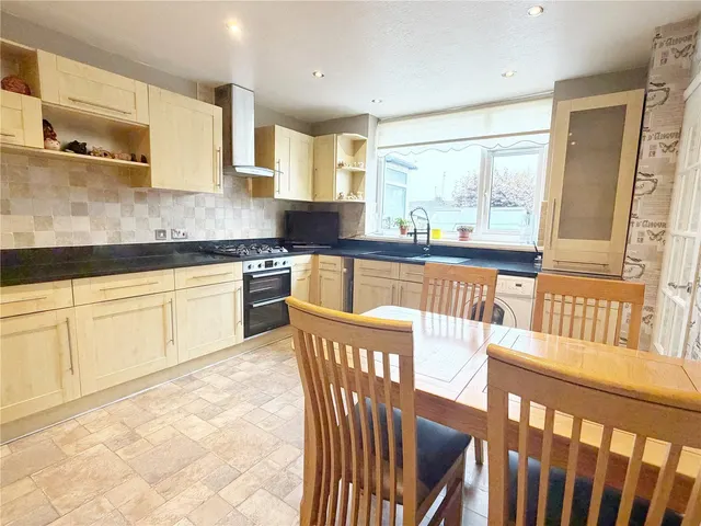 Glamis Avenue, Hopwood, OL10, photo 3