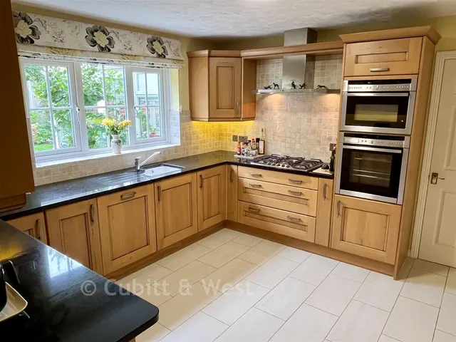 Willard Way, Ashington, RH20, photo 3