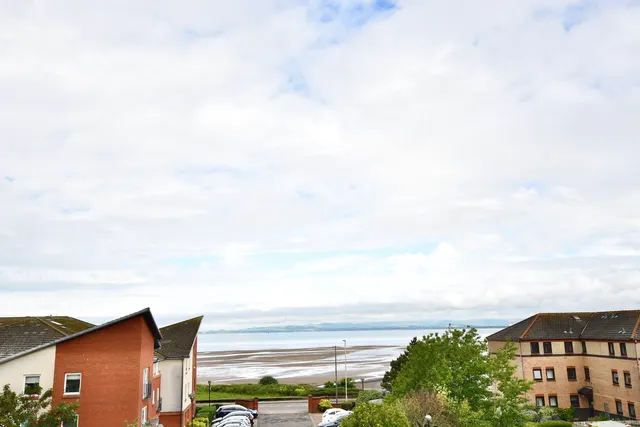 Photo 2 — Flat 14, 111 Portland Street, Troon, KA10 6QN