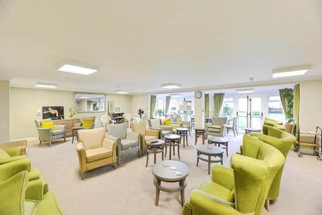 Ashley Court, Hatfield, AL10, photo 1