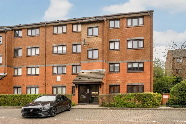 St. Benedicts Close, London, SW17, photo 1