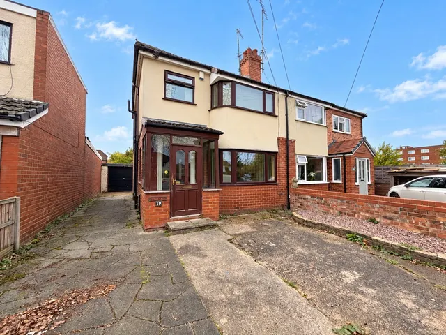 Lindbury Avenue, Stockport, SK2, photo 1