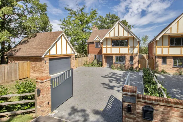 Claygate Road, Yalding, ME18, photo 1
