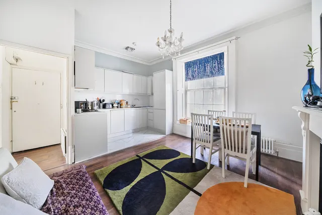 Photo 3 — Flat 2, 39 Shooters Hill Road, London