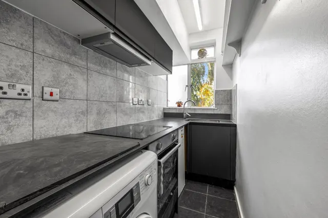 Upper Richmond Road, Putney, SW15, photo 2