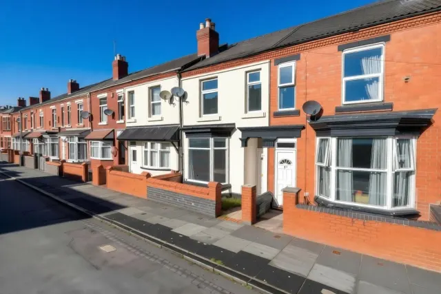 Derrington Avenue, Crewe, photo 1