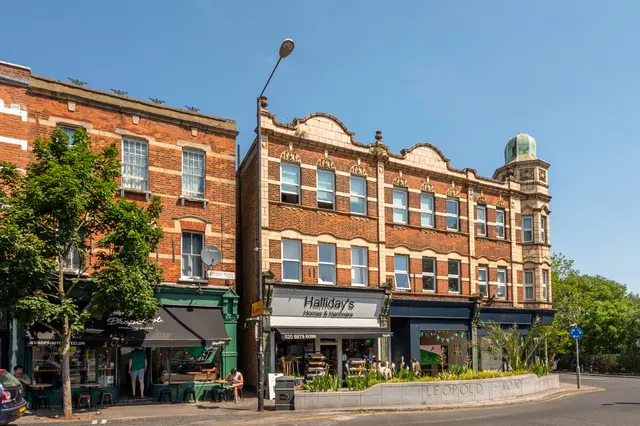 6b Leopold Road, London, photo 1