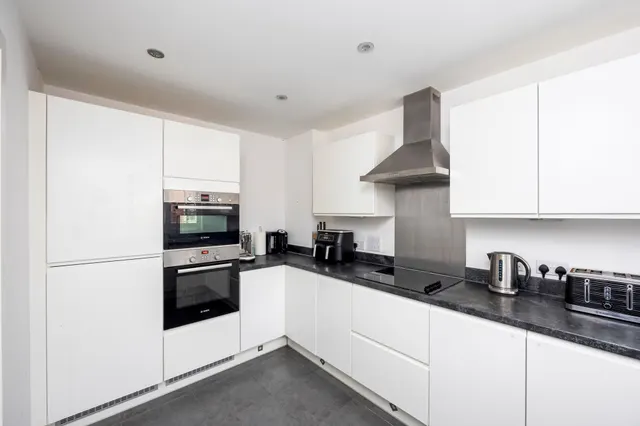 Beacon Crescent, Burgess Hill, RH15, photo 2