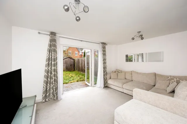 Beacon Crescent, Burgess Hill, RH15, photo 3