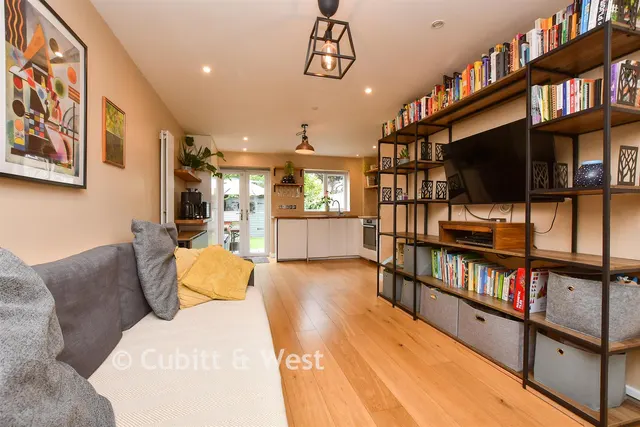 Varley Way, Mitcham, CR4, photo 2
