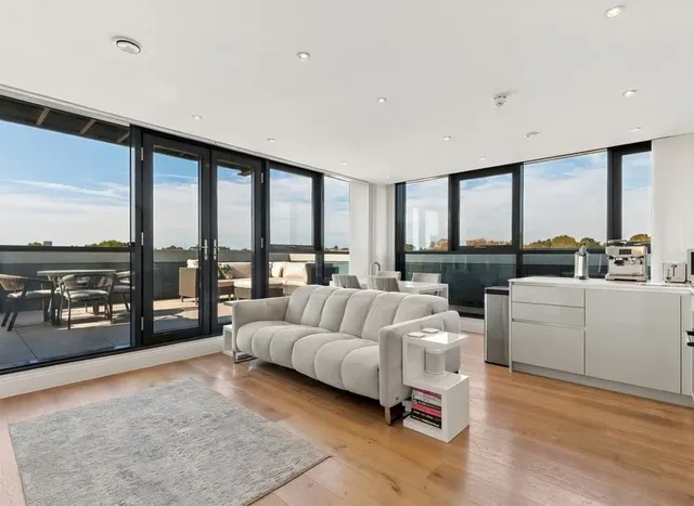 London Road, Isleworth, TW7, photo 2