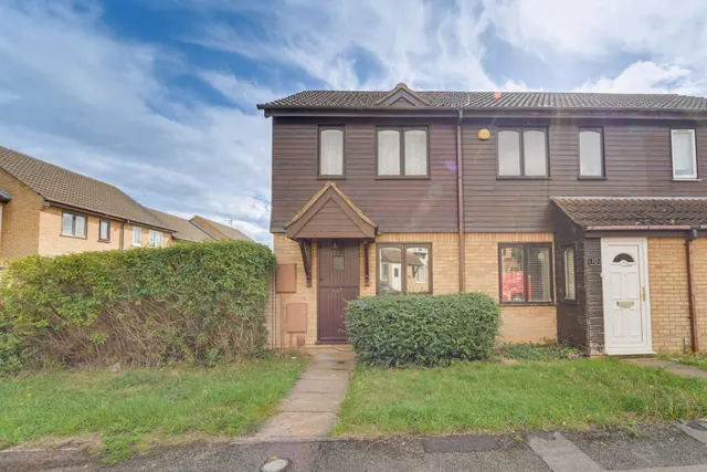 Photo 2 — Kinross Drive, Bletchley