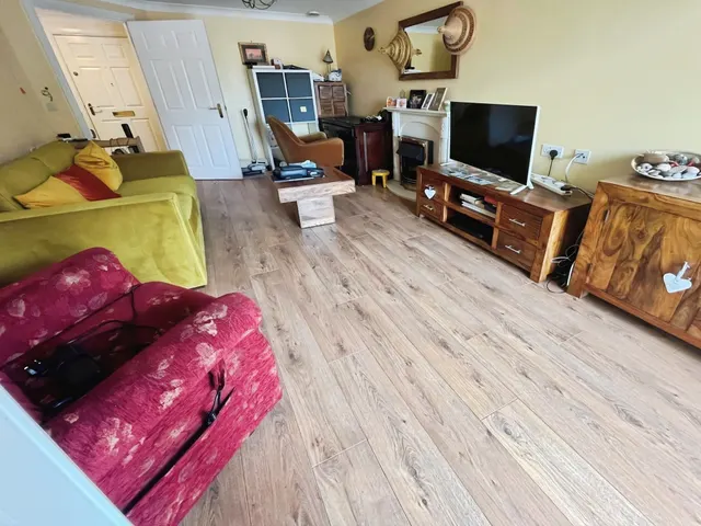 Photo 2 — Hammond Close, Highworth, Swindon