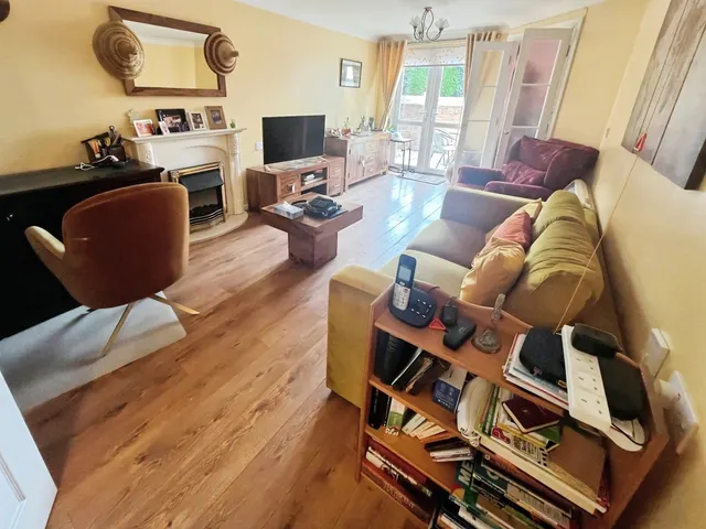 Photo 3 — Hammond Close, Highworth, Swindon