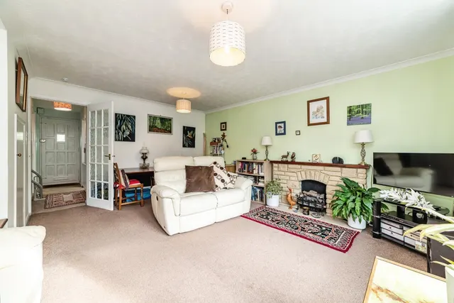 Forest Drive, Chineham, RG24, photo 3