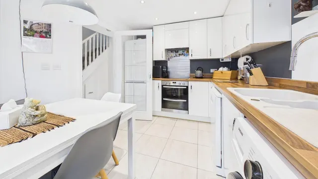 Taunton Road, Bourne, photo 2