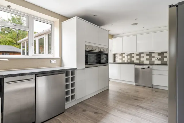 Howard Close, Walton On The Hill, KT20, photo 2