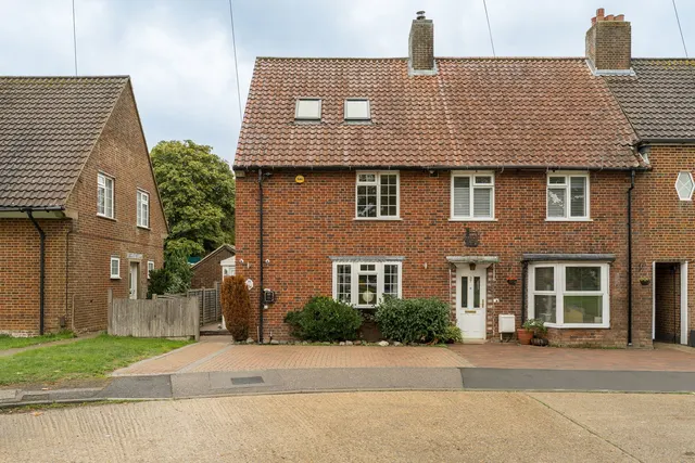 Howard Close, Walton On The Hill, KT20, photo 3