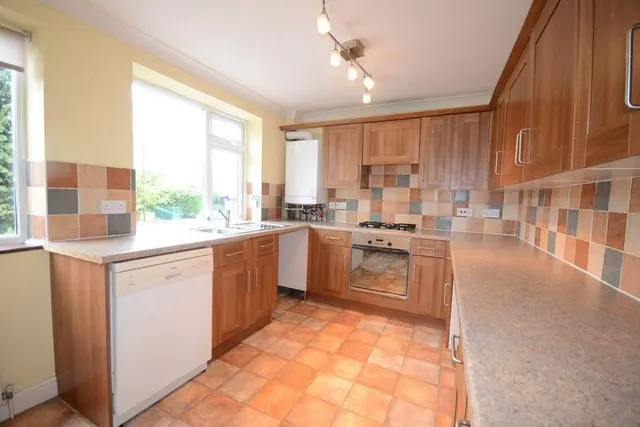 Dedworth Road, Windsor, SL4, photo 2