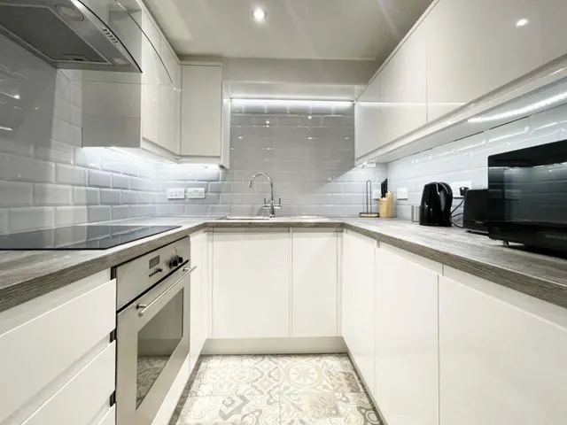 Weetwood Lane, Weetwood, LS16, photo 3