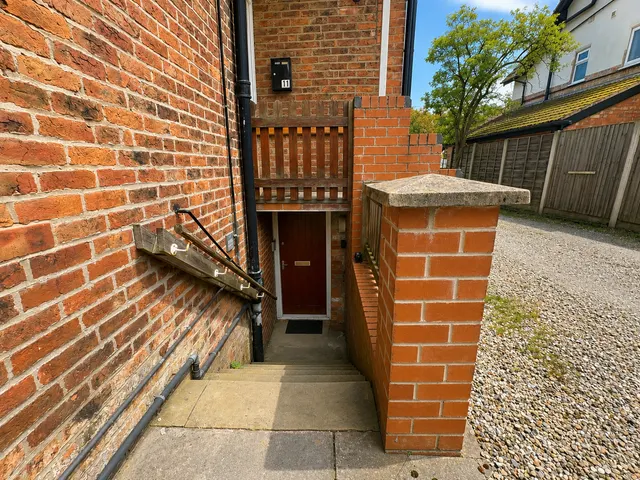 Alexandra Road, Sale, M33, photo 3
