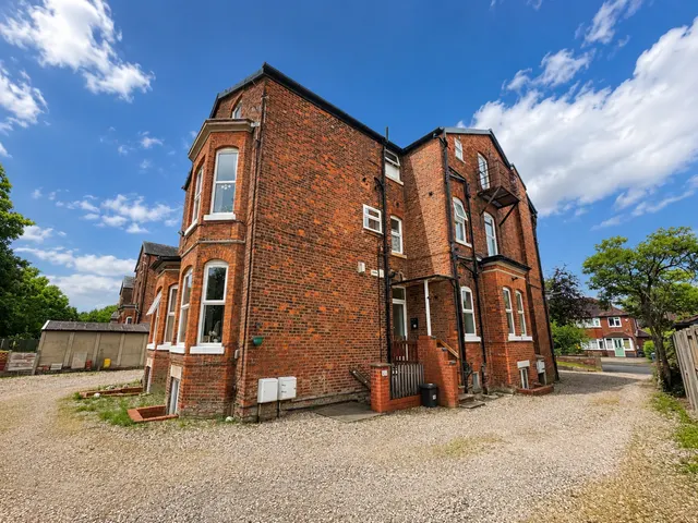 Alexandra Road, Sale, M33, photo 2