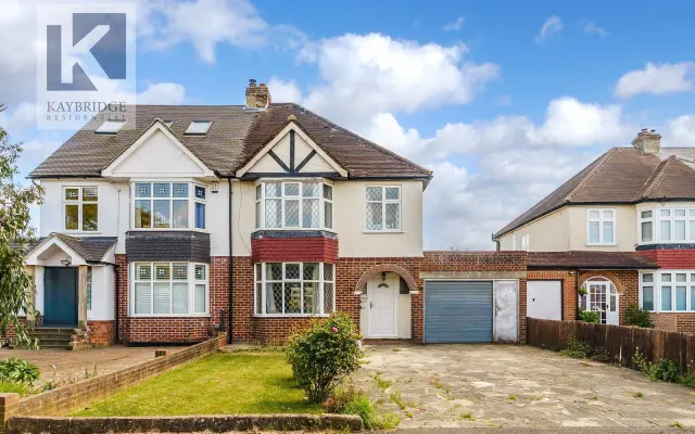 Bradstock Road, Epsom, KT17, photo 1