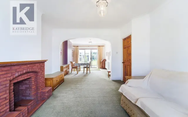 Photo 3 — Bradstock Road, Epsom, KT17