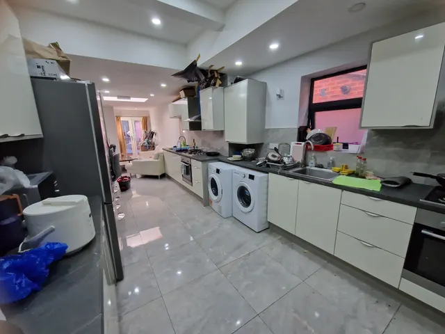 St. Edwards Road, B29, photo 2
