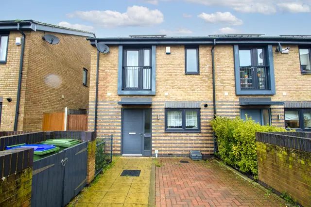 Sterling Road, Bexleyheath, photo 1