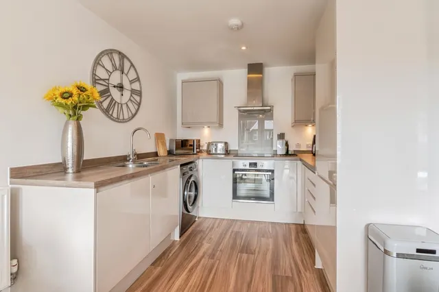 Photo 3 — Grosvenor Road, Westcliff-on-Sea, Essex, SS0