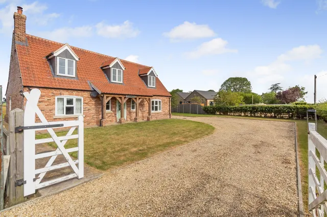 Mill Hill Road, Boughton, King's Lynn, photo 1