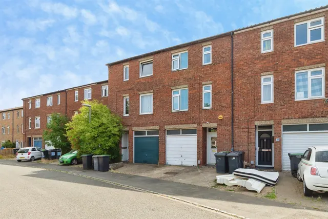 Winchester Road, Sandy, photo 1